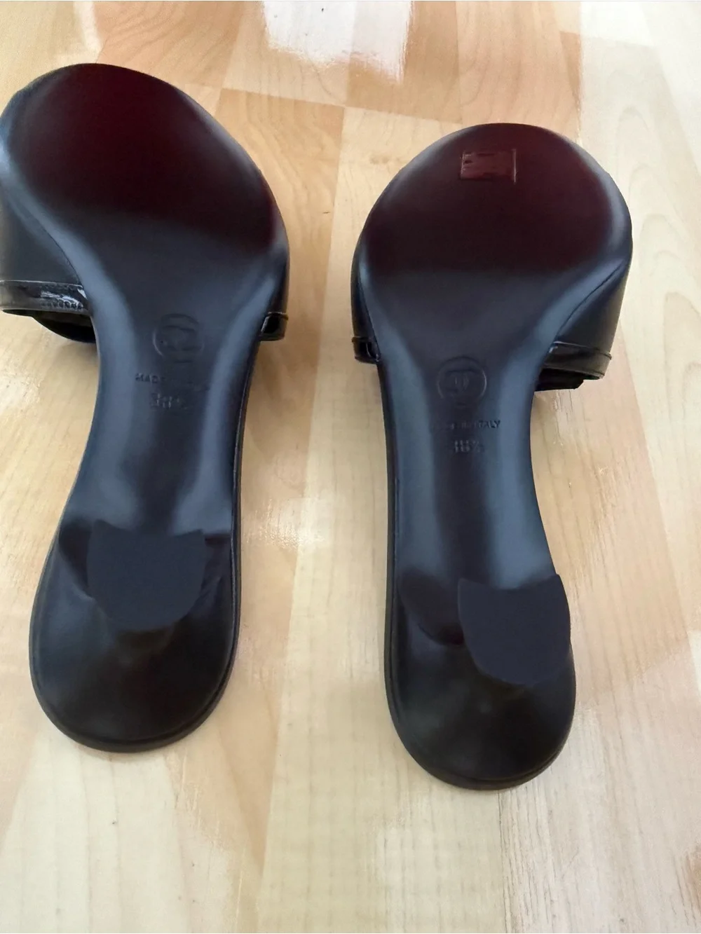 CHANEL Black Patent Leather Slide Sandals 26S